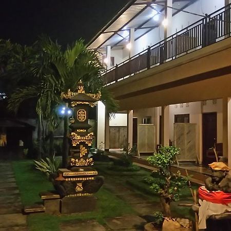 Puji Homestay マタラム エクステリア 写真