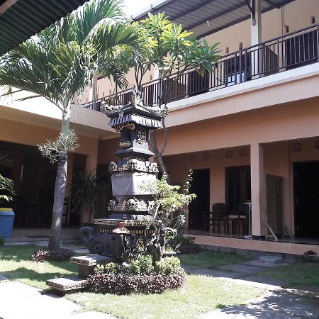 Puji Homestay マタラム エクステリア 写真