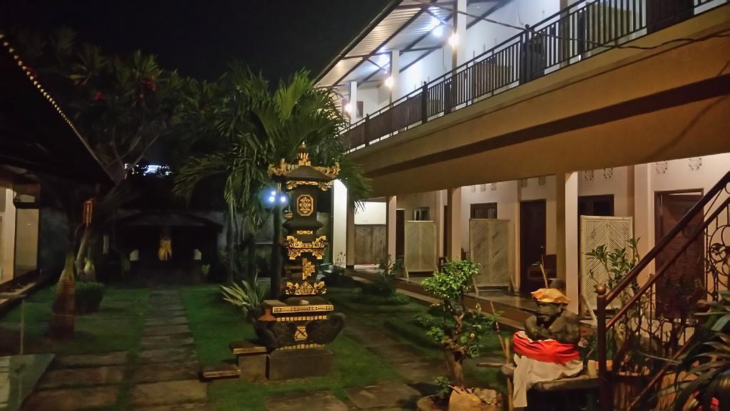 Puji Homestay マタラム エクステリア 写真