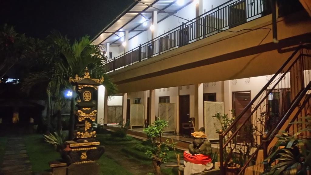 Puji Homestay マタラム エクステリア 写真