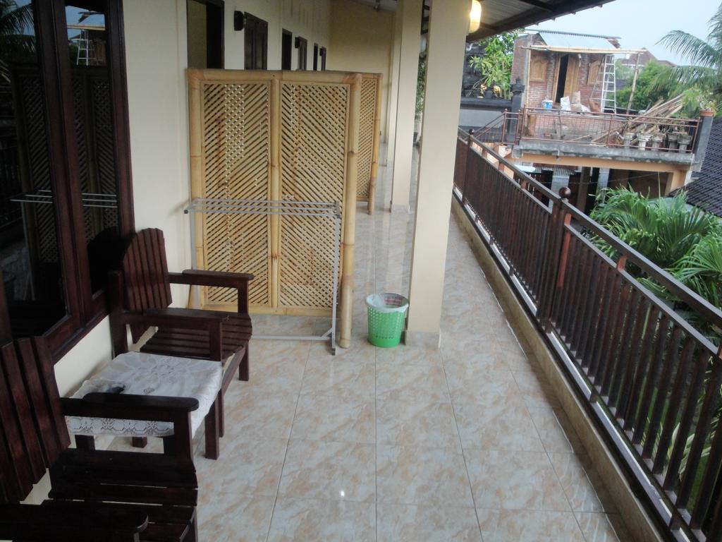 Puji Homestay マタラム エクステリア 写真
