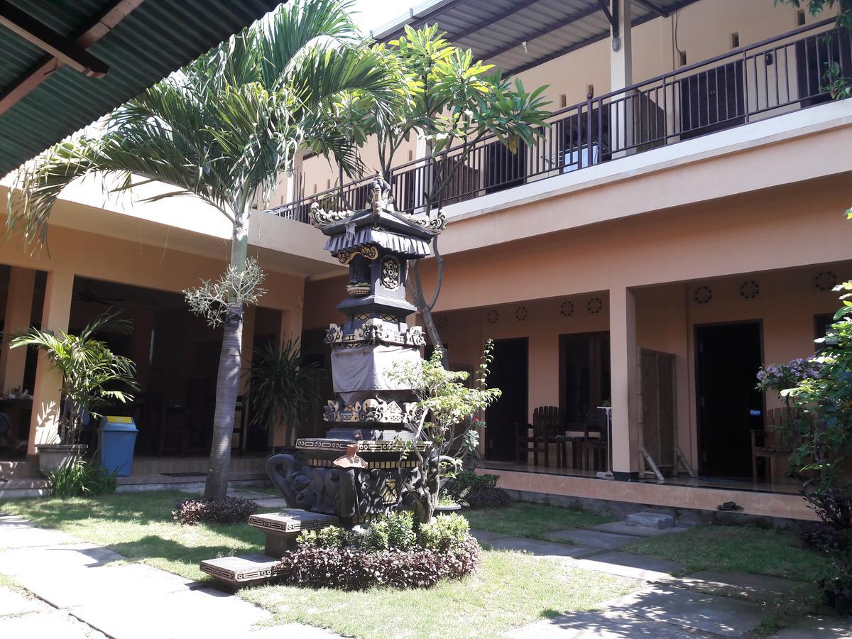 Puji Homestay マタラム エクステリア 写真