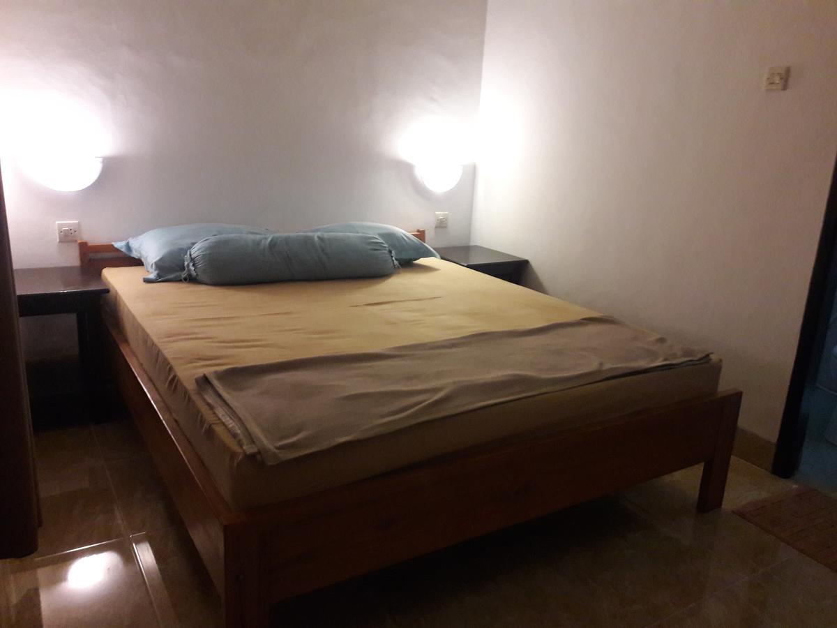 Puji Homestay マタラム エクステリア 写真